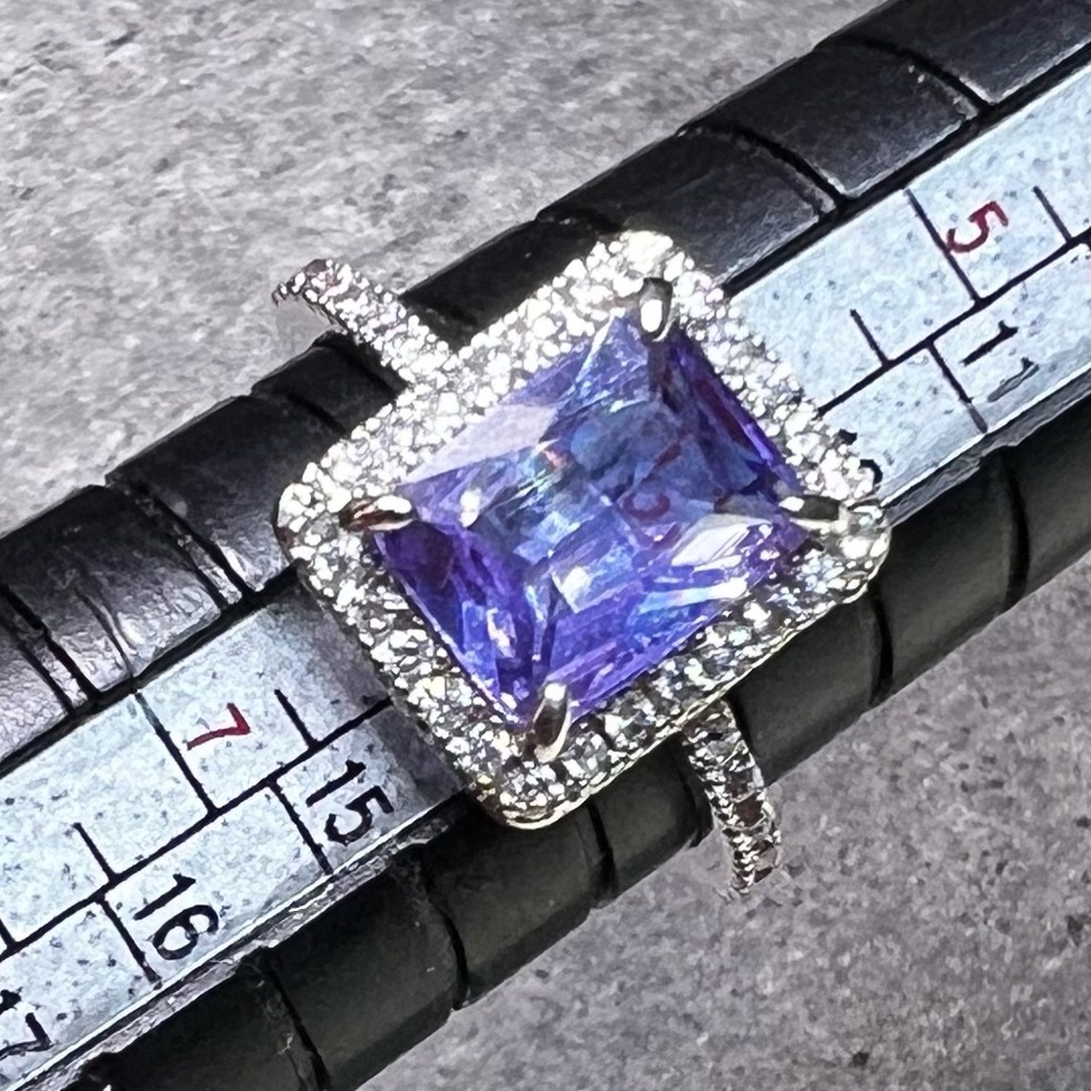 Ring Bomb Party RIng, size 6, NWOT, purple main stone, silver color band - Picture 7 of 7